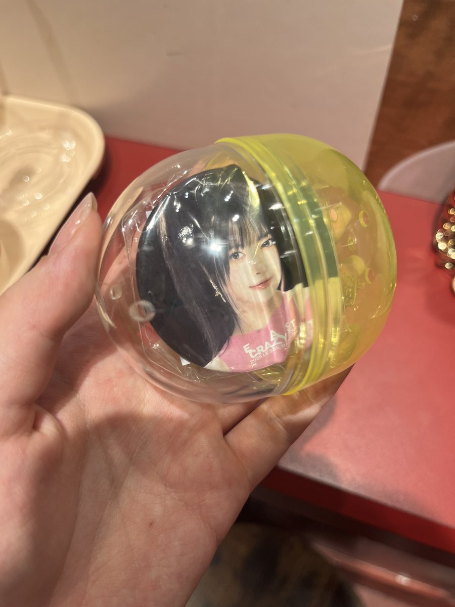 LE SSERAFIM lesserafim 
ルセラフィム ルセラ 交換 
popup トレカ　EASY CRAZY HOT

【譲】ウンチェ　缶バッチ

【求】ユンジン　缶バッチ

今渋谷にいます！
お心当たりの方はお気軽にご連絡ください🙇
たまアリ公演の時に交換も可能です。