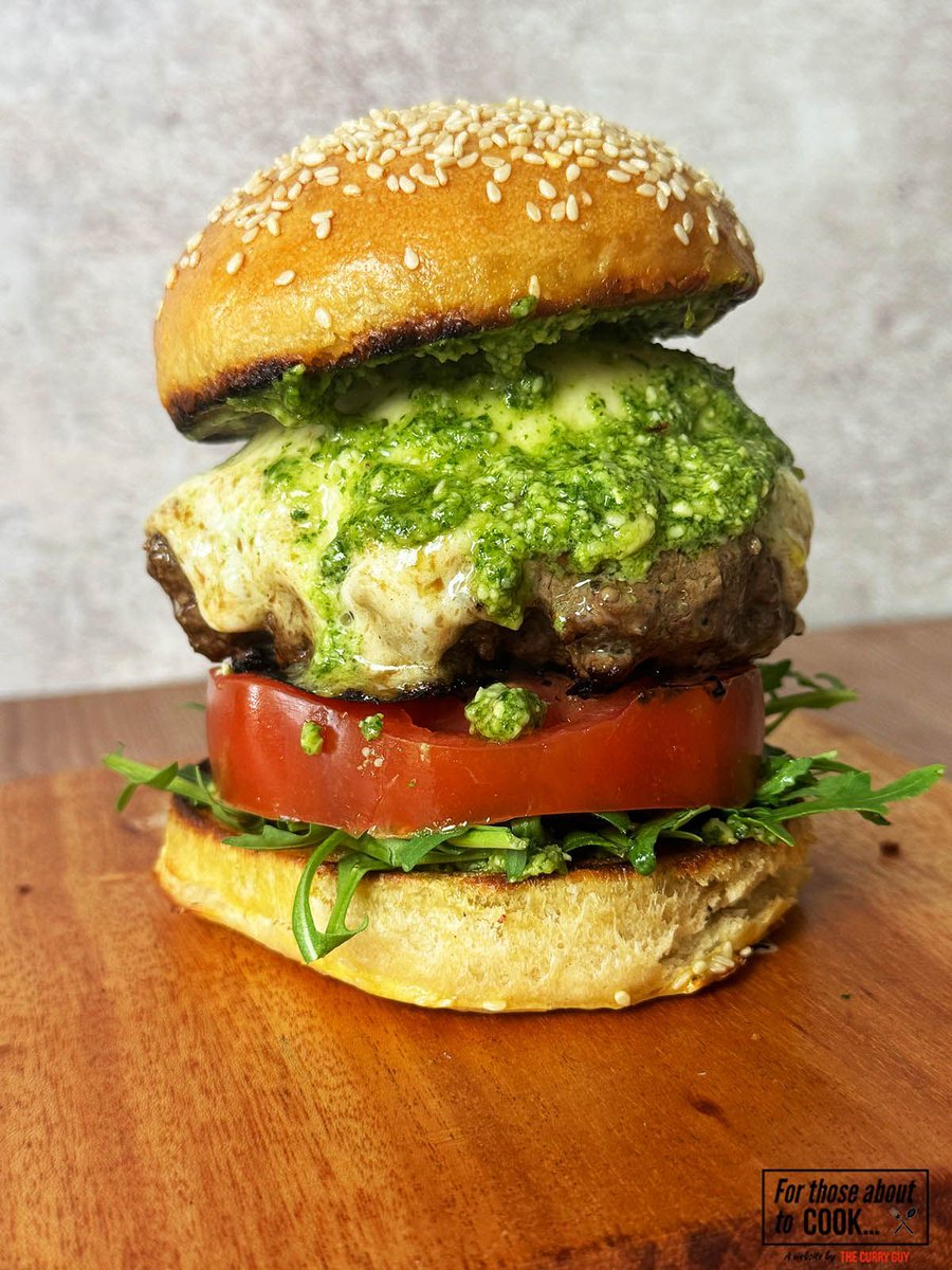 The Might Italian Burger is one you need to try! I promise... you'll love it! RECIPE HERE 👉 buff.ly/CFIB6Lo