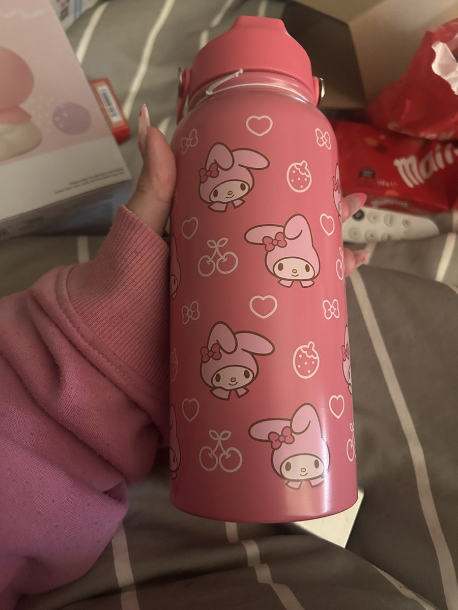beesasleep's tweet photo. bf got me melo stuff :(( https://t.co/G9GVSRDcTg