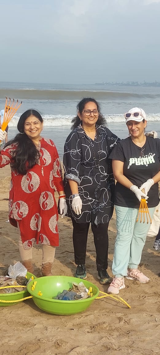 R_HLata's tweet image. आज स्वच्छता अभियान सागरी सीमा मंच के साथियों के साथ वर्सोवा बीच पर चलाया। सबको ज्ञान है कि समुद्र अपने आप में कुछ भी नहीं रखता फिर भी लोग समुद्र में सब कुछ फेंक कर जाते हैं। कृपया ऐसा ना करें। पर्यावरण को सुरक्षित रखना हम सब की जिम्मेदारी है।  #Swavhhagrahis #saveus
@PMOIndia