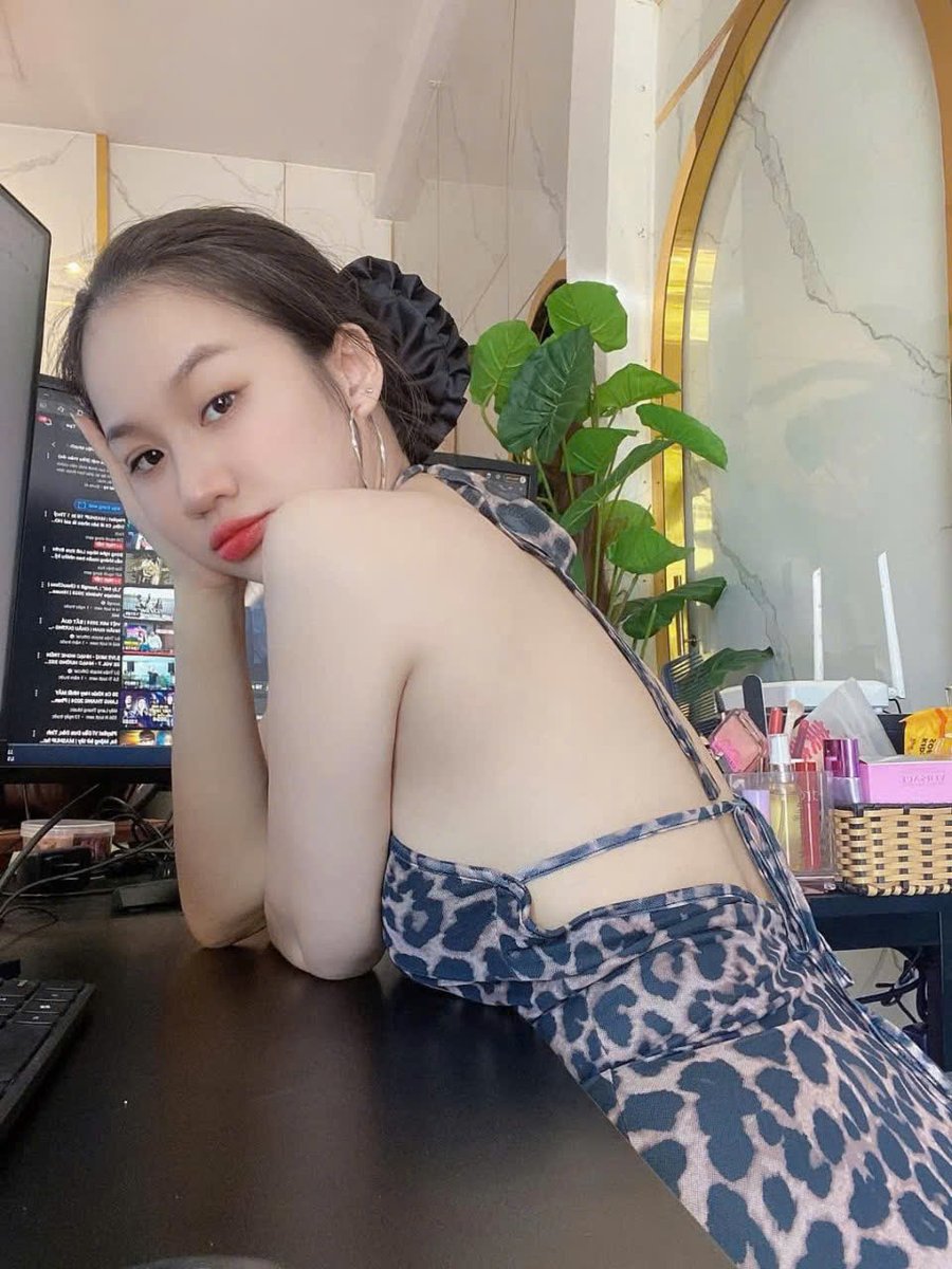 lientran2kk's tweet photo. Chưa sục cu thì chấm + ib đi e gửi video lon cho mà sục. https://t.co/kEn2IcBblO