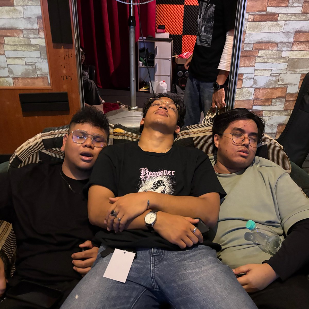 Toqgaf's tweet photo. June please be good to us 🥀
1/6 - Allies Studio, Teluk Intan
2/6 - Bijou, Ara Damansara https://t.co/yMdghFhRoB