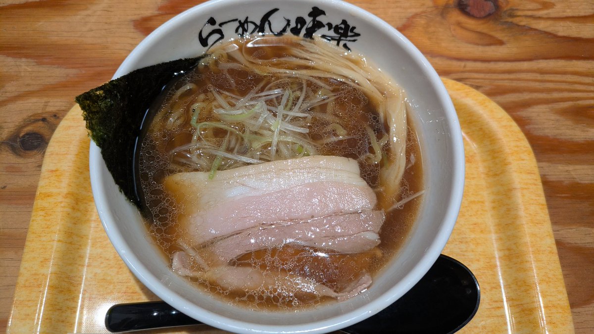 mendohren's tweet photo. らーめん味楽＠ラーメン博物館
焼き醤油らーめん　クーポンチャーシュー

本店はあまりにも行くハードルが高いが、首都圏で食べられる嬉しさ。
昆布の旨味もさることながら、醤油も負けてない。
西山製麺の麺もしっかりとした歯ごたえと香り。
スープの温度が落ち着くと美味すぎる。

また来ます。 https://t.co/fPCigNV2cF