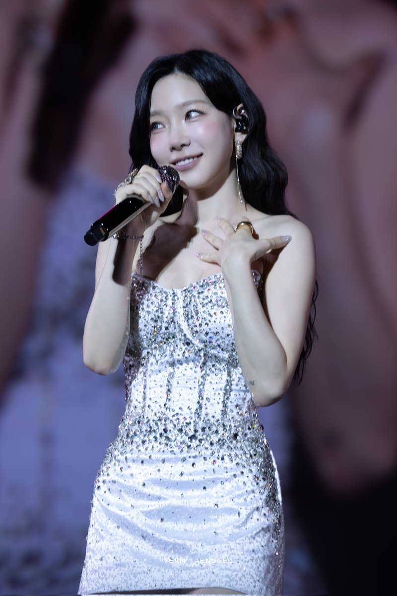 TeamTaenggeu's tweet image. 250607 The TENSE in Hong Kong
😳
#태연 #Taeyeon
#TAEYEON_TheTENSE_in_HONGKONG
#TAEYEON_TheTENSE
#TheTENSE
#GirlsGeneration #소녀시대