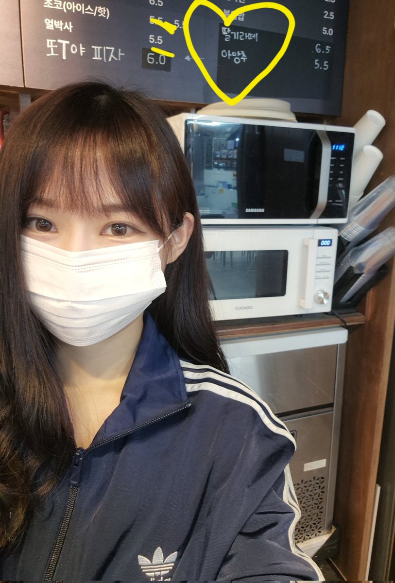 #트레이너스 #신메뉴
#딸기라떼 #아망추 
신메뉴 추가!!! 🍓