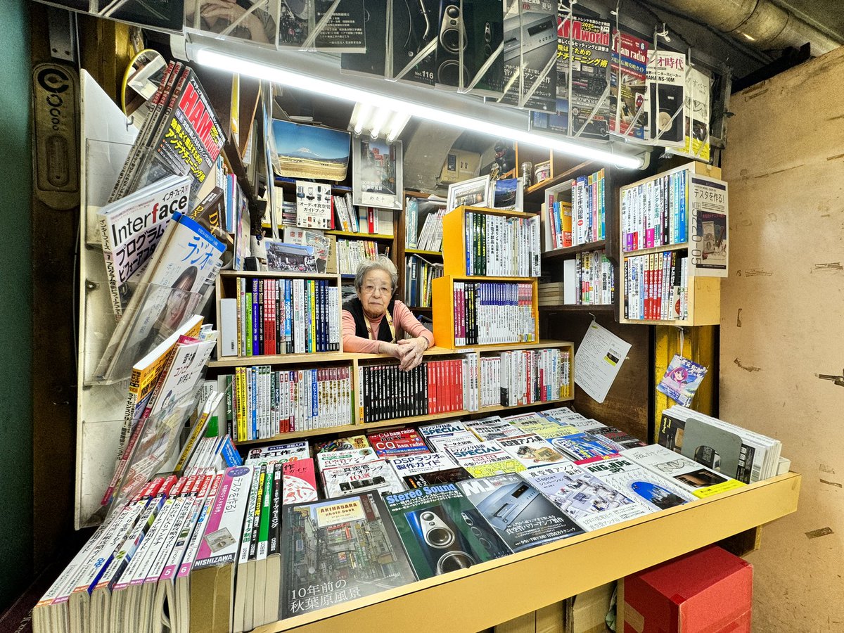 Mansei_Books's tweet image. こんにちは☀️万世書房です👵
本日も元気に営業しています。無線と実験(MJ)夏号・ステレオサウンド夏号も入っています。どうぞよろしくお願いします❗️