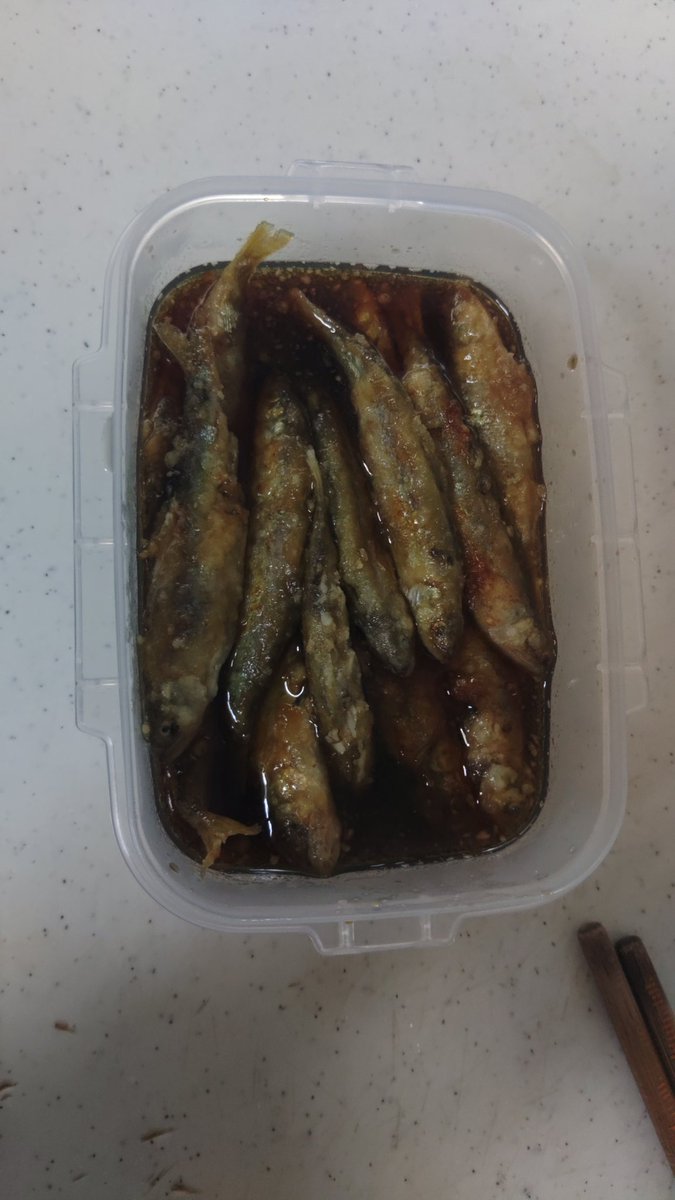 pakuQ's tweet photo. 南蛮漬けの仕込みなう
玉ねぎからの水分で少し薄味になるかもしれぬ https://t.co/AoHaGsaEKE