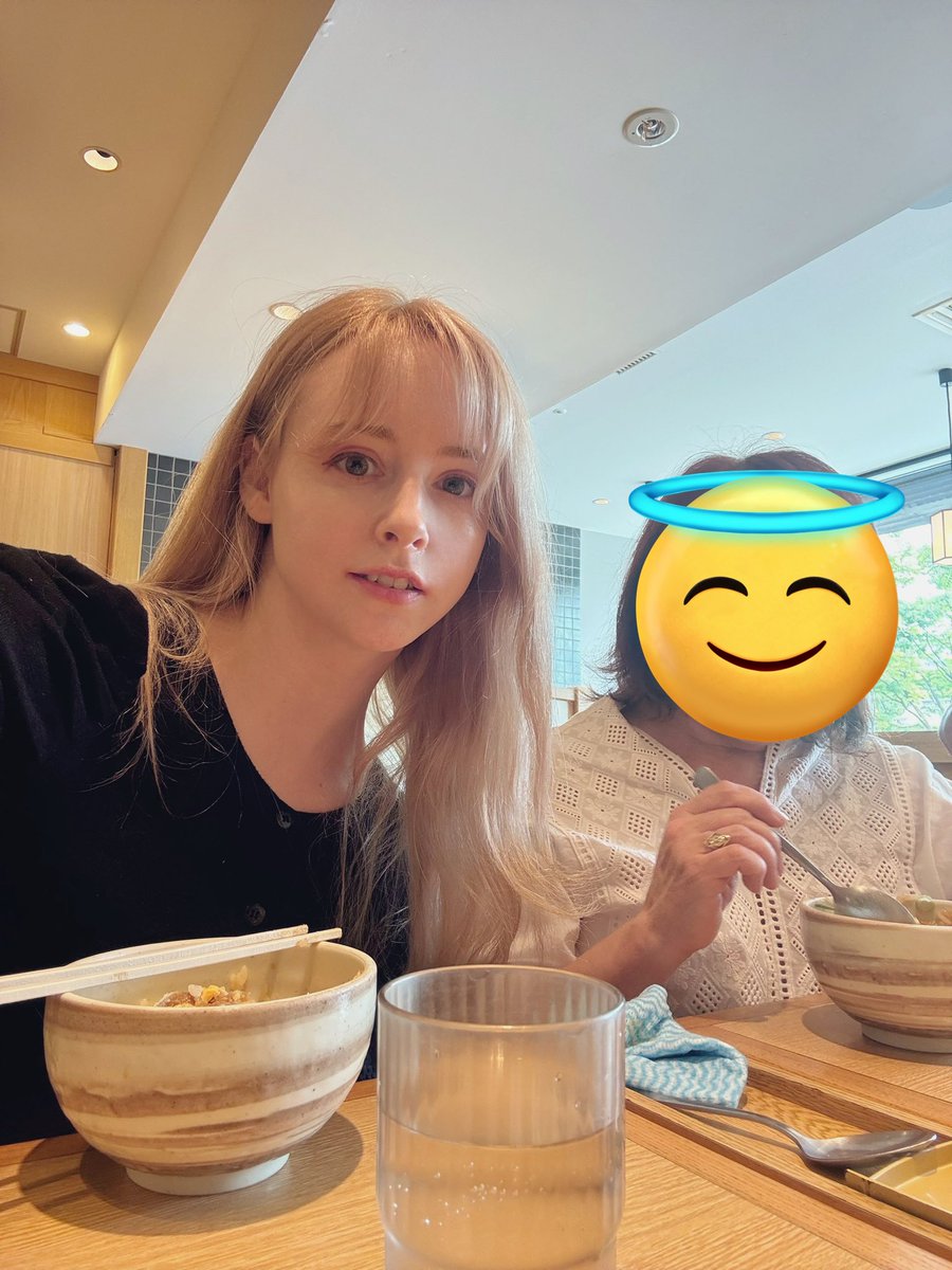 母が日本にいた間、丼を食べに連れて行きました^_^

ママはスプーンで食べ、かつ丼に醤油を加えました！😱

私はすごく恥ずかしかったです（笑）

私は他人丼食べた〜 https://t.co/jKsN7SW15m
