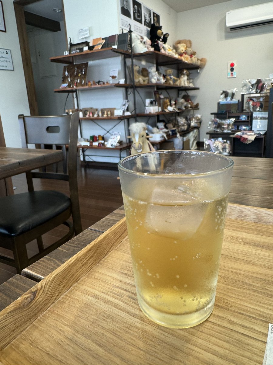 kiluchin's tweet photo. #紺屋町番屋　でティータイム🫖
素敵なBGMの店内に、時々聞こえる盛岡の街の生活音。
美味しいハーブティーをいただきながら、ゆっくりとした時間を過ごせました！

#盛岡市 https://t.co/CLofOPIQMc