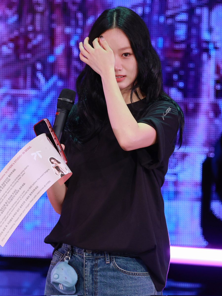 2025.06.07
SeoulFM
Don't cry but so cute😭🩵
#이혜리 #Hyeri #혜리

<a href="/hyeriherihey/">이혜리</a>