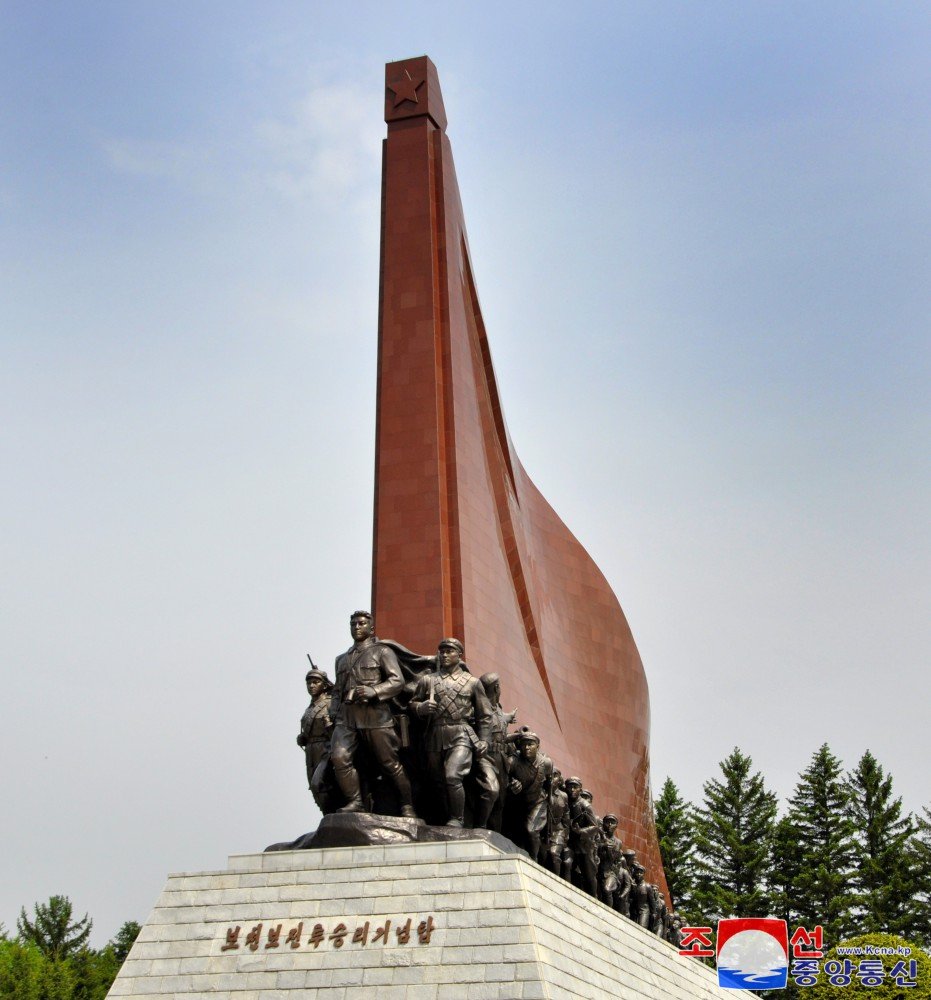 KFLColombia's tweet photo. Monumento Victoria de la Batalla de Pochonbo. El 4 de junio de 1937, Kim Il Sung lanzó un ataque en ese punto estratégico y militar del imperialismo japonés y dio a los invasores un importante golpe político-militar y al pueblo coreano una esperanza en la liberación de la patria. https://t.co/534whGh7Te