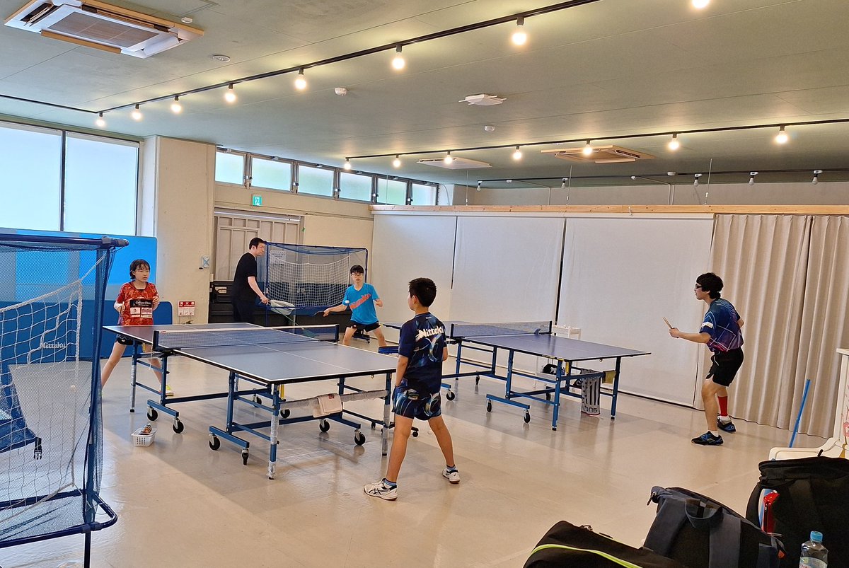 ただいまの松が谷卓球場🏓

半面貸切
1/4面(1台)貸切
あゆかわ練習会のフリータイム

地域交流室ではジュニアの練習会です☺️

#多摩センター #多摩ニュータウン #コミュニティプレイスまつまる
