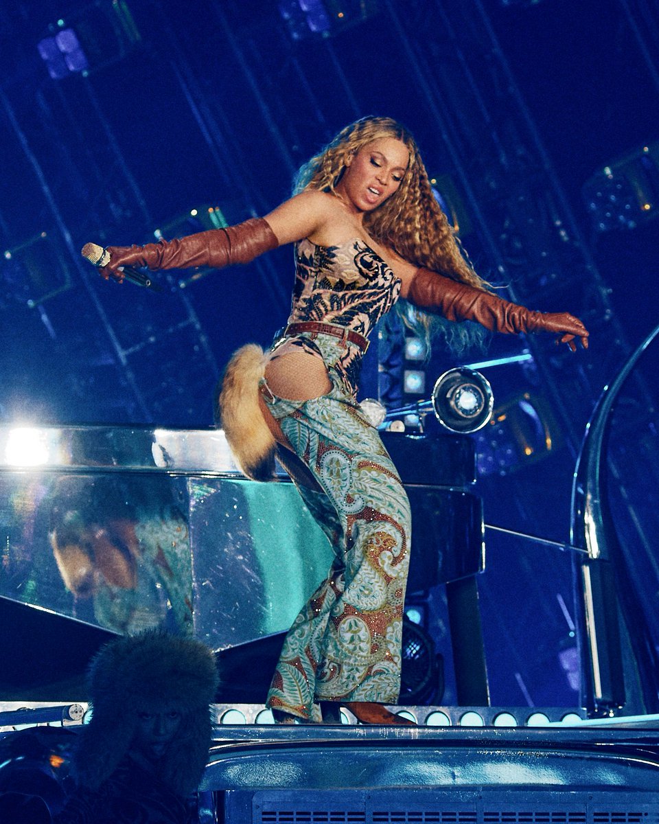 Beyoncé's new costume for London — Night 2. 🐎

#COWBOYCARTERTOUR