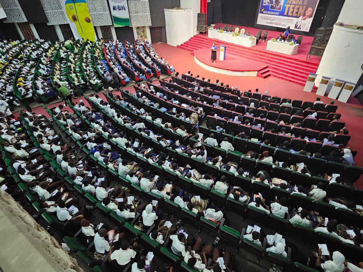 mediablastnet's tweet photo. Not one, not two, not even three… but students from 10 public schools in Abeokuta showed up for the Power of Your Mind Conference, organized by the Highly Esteemed Pastor Ewaen Temisan! 🧠✨ https://t.co/njAQ7USA3R