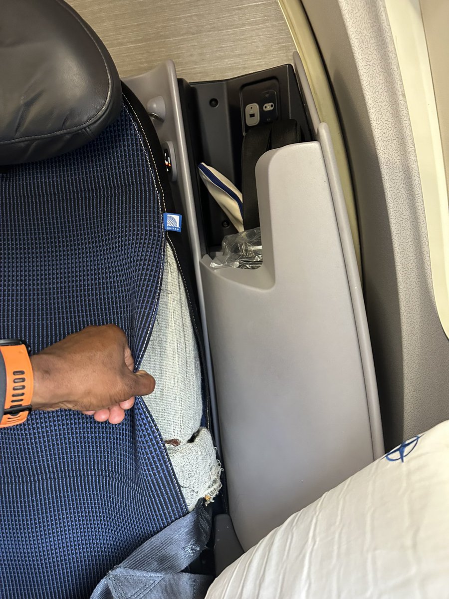 Ibrahim_Yus's tweet photo. @united I paid for an upgrade to business class on a flight from Newark to San Francisco and was left with a sub par experience. My seat was in disrepair and I was very disappointments. The bathroom was also in disrepair.This was  not worth the additional dollars I paid. #refund https://t.co/T1G2Pfi2c2