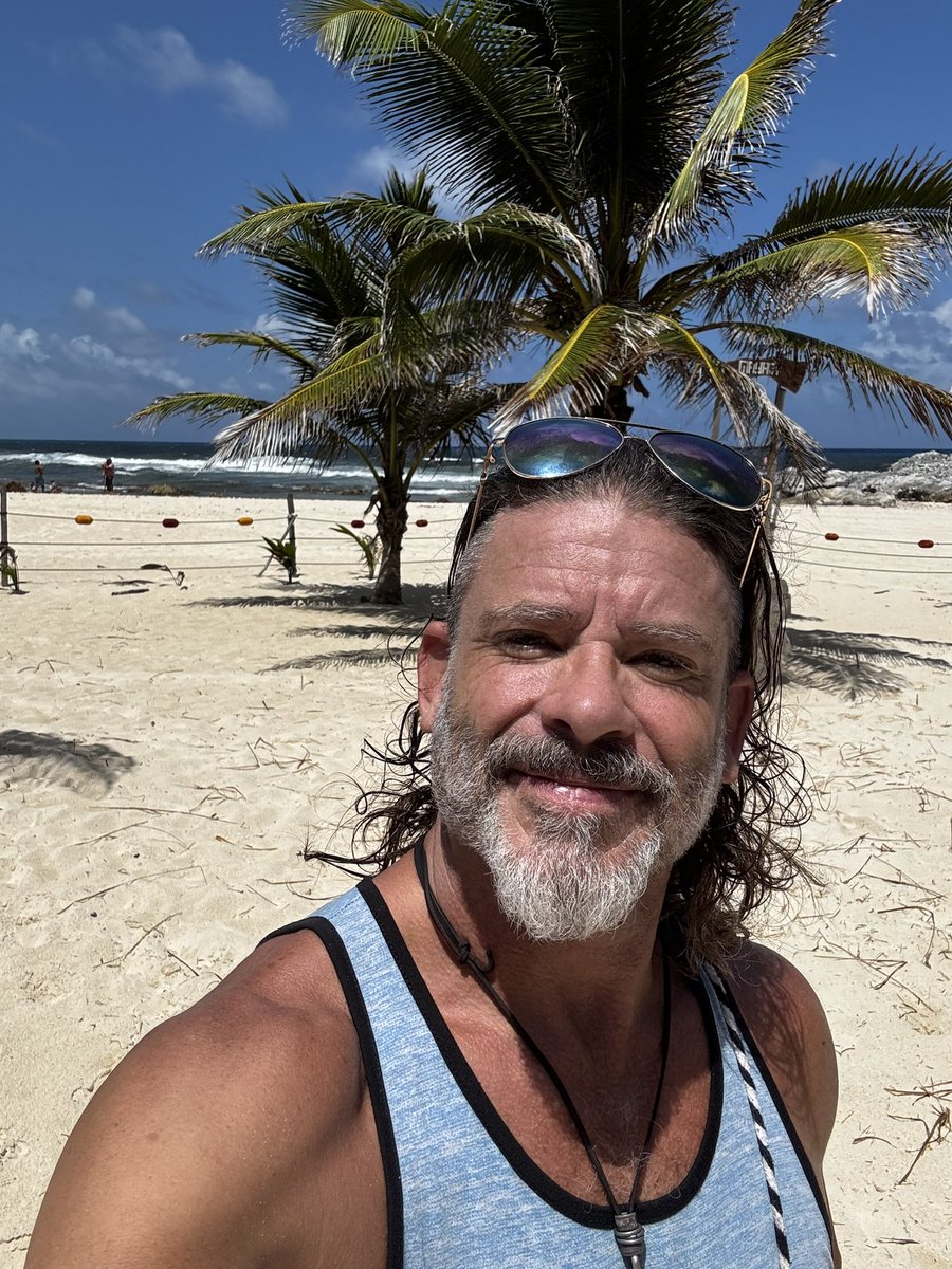 Collintwit's tweet photo. #Cozumel where even the trash cans are on vacation! https://t.co/uBoIBxqHDH