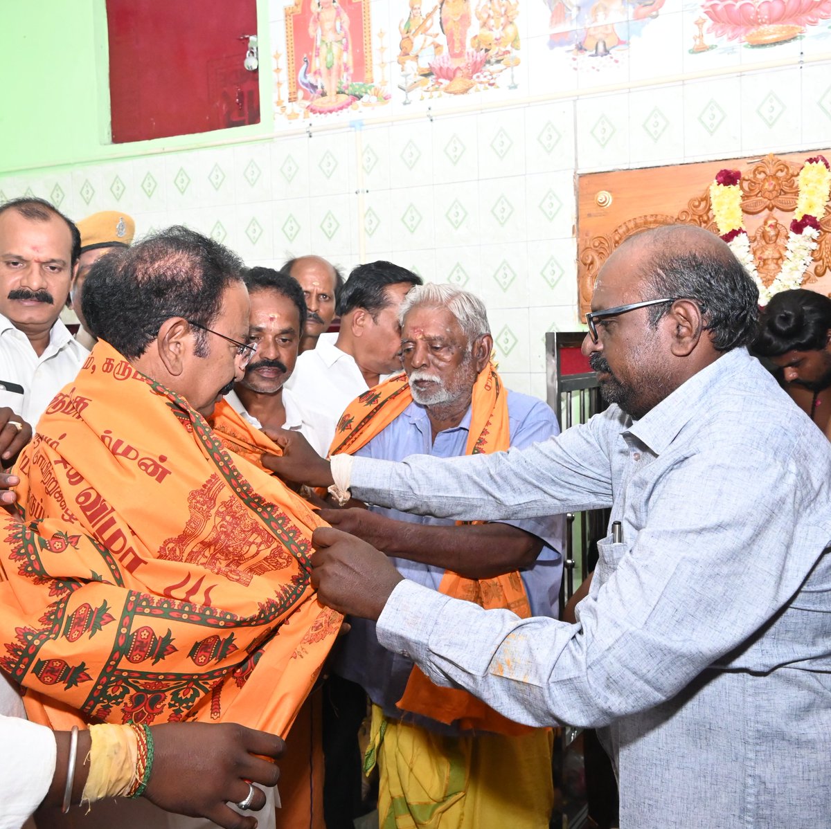 சேலம்-சந்தை பேட்டை கருப்பூரில் அமைந்துள்ள அருள்மிகு ஶ்ரீ கருமாரியம்மன்,  ஶ்ரீ விசாலாட்சி சமேத காசி விஸ்வநாதர்,  ஶ்ரீ செந்தில் ஆண்டவர்,  ஶ்ரீ தட்சிணாமூர்த்தி,  ஶ்ரீ கால பைரவர்,  
ஶ்ரீ கல்யாண விநாயகர் திருக்கோயில் குடமுழுக்கு பெருவிழாவில் கலந்து கொண்டேன். இந்நிகழ்வில் கழக