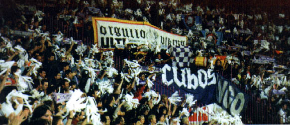 95/96 Salamanca - Real Madrid

Los aficionados madridistas llenan la grada visitante.