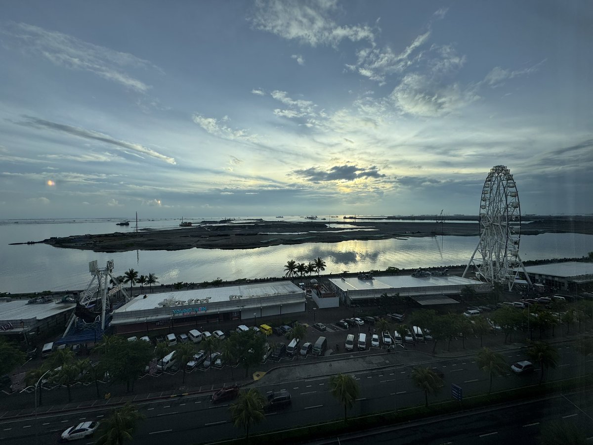 Thanks <a href="/herdeeluna/">Herdee Luna 🇵🇭</a> <a href="/DrRoselleDG/">Roselle De Guzman</a> and other thoracic oncology colleagues from #Philippines 🇵🇭 for your wonderful invite and hospitality as we discussed role of #selective #RETinhibitors, importance of #moleculartesting in #nsclc and beyond. #LCSM #precisionmedicine <a href="/CUHKMedicine/">CUHK Medicine</a>