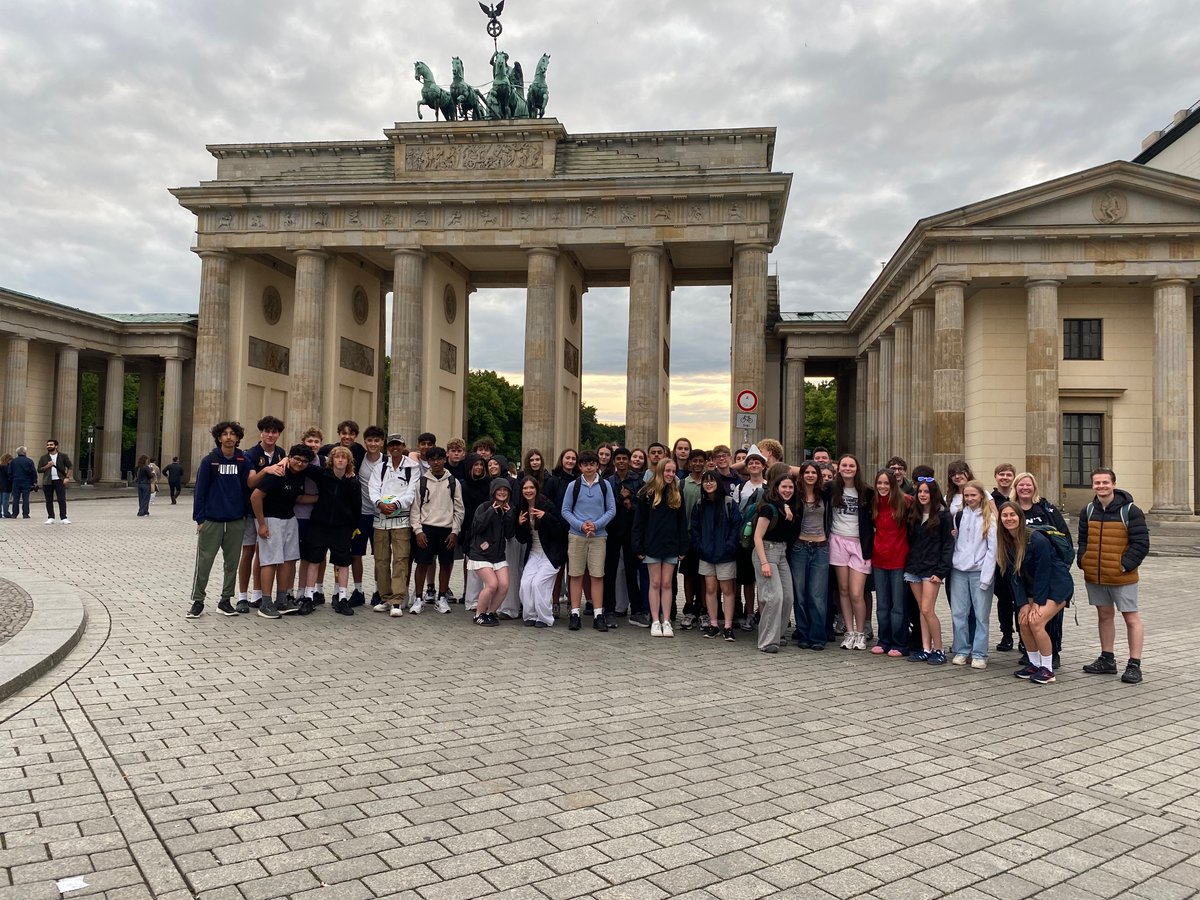 history_cgs's tweet image. Day 2 -a stop at the Brandenburg Gate to finish off day two. Followed by a  group rendition of the Wise, Wealthy, Warrior song to revise the Richard and John course. #interleaving #learningneverstops