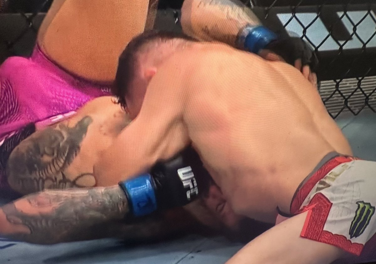 TheCosbury's tweet photo. I guess it was a different fight this time because Sean tapped this time 

#UFC316 #UFC #MMA https://t.co/qF8MWuFhkl