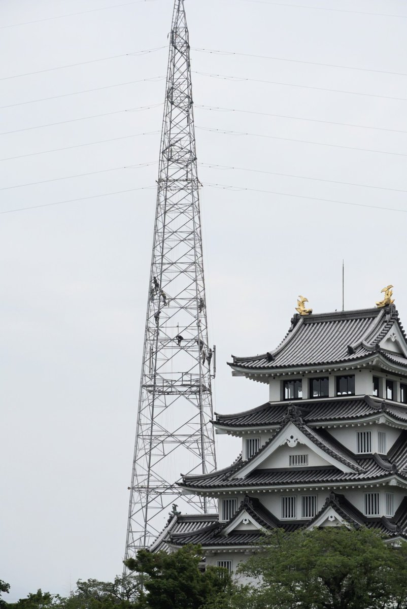 GF_Drive's tweet image. 点検中の鉄塔と墨俣一夜城