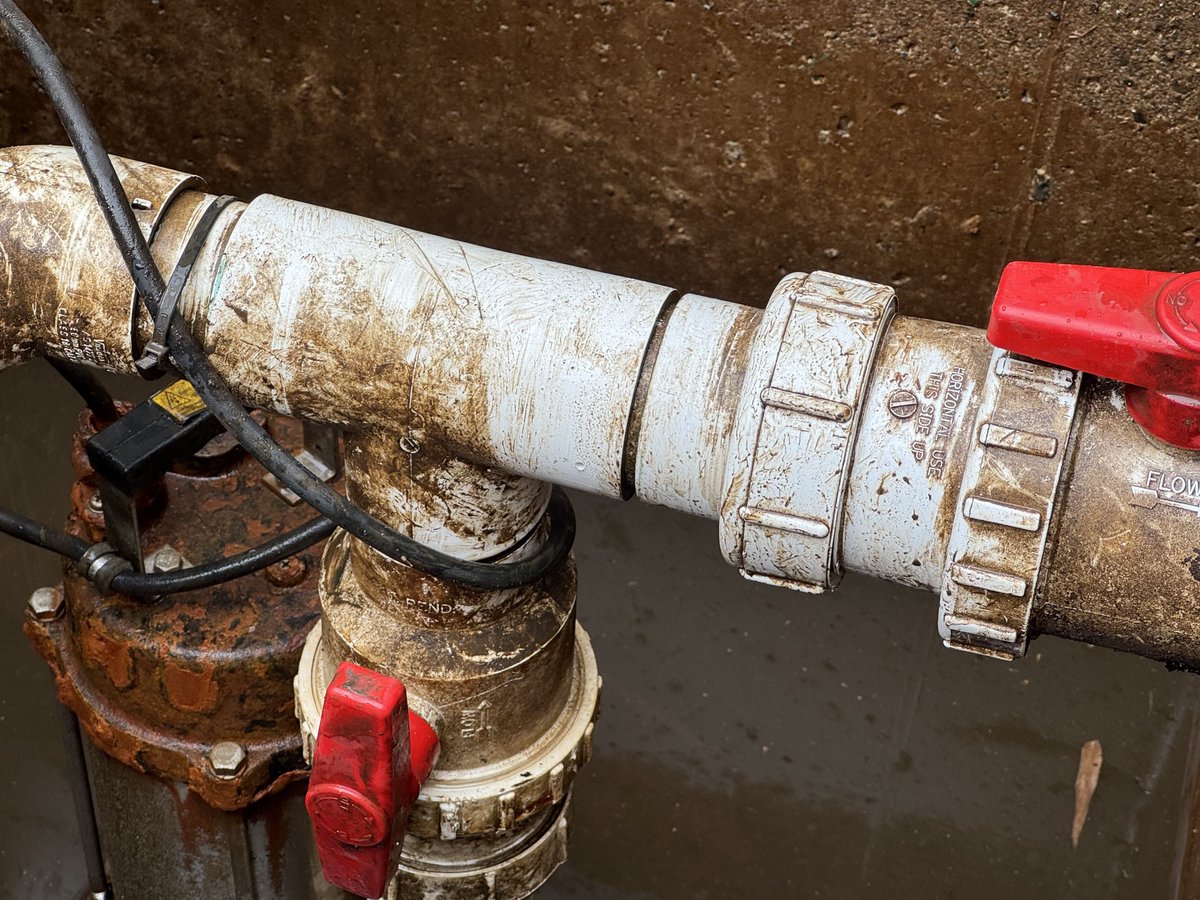 longzheng's tweet image. Life is hard when you have a sump pit. The pumps randomly developed an airlock overnight and no longer worked which might cause a flood. I had to climb into the pit and take the pipes apart 😭. I drilled a weep hole so hopefully it never happens again.🤞