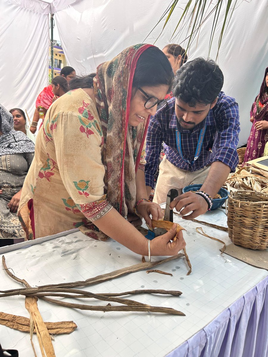 PSCST_GoP's tweet photo. Hands-on skills, eco-smart outcomes! @PSCST_GoP  &amp; @sdsgfoundation empowering #SC Women Punjab to transform water hyacinth into sustainable products. 100+ Women trained at saidpura &amp; Kanjli Wetlands  blending livelihood with environmental care under @IndiaDST  supported program. https://t.co/pfU2qKi8mF