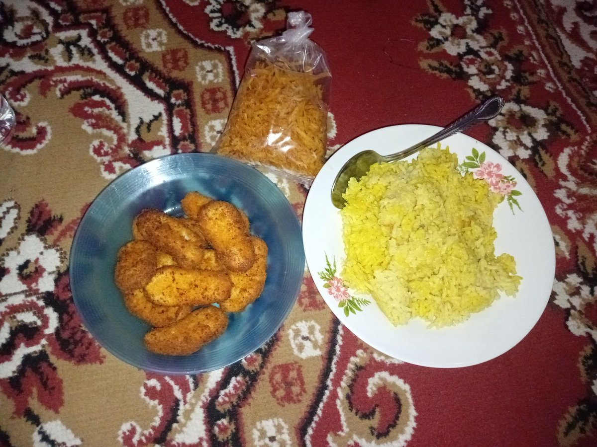 WPriyambodo08's tweet photo. Selamat ulang tahun diri sendiri 😁😂
Semoga...semoga selalu ada hal" baik di tahun ini hingga ketemu di tahun depan bulan Juni Aamiiin ya Allah 🤲

Ya nadi kuning bikin sendiri dengan pendamping nya cukup sederhana tapi nikmat untuk diri sendiri. https://t.co/RuJqs7eW17