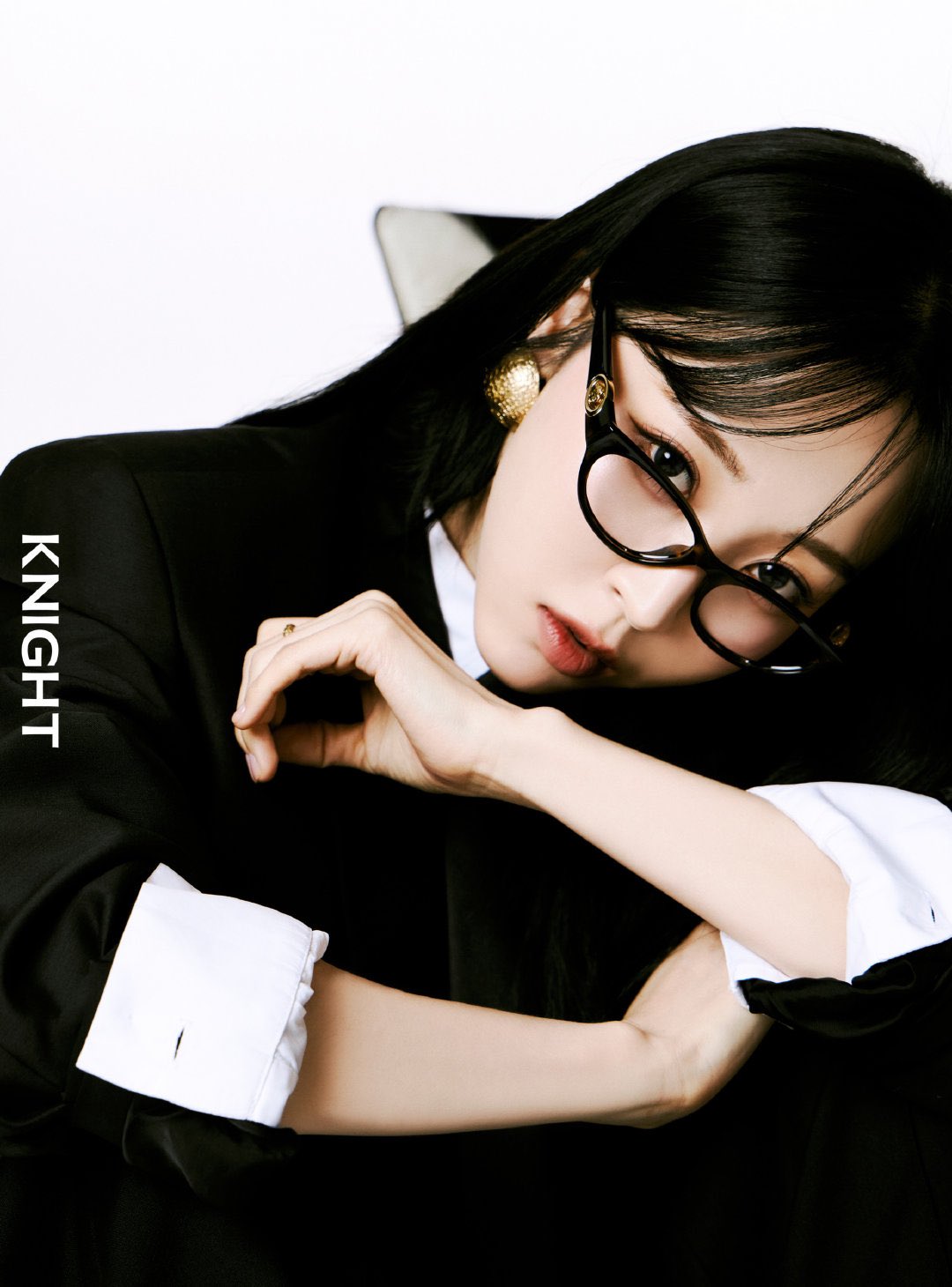 문별 Moonbyul - 문별 Moonbyul added a new photo.