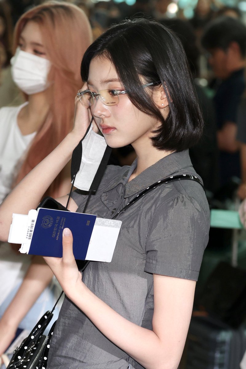 250608 #지우

#Hearts2Hearts #하츠투하츠