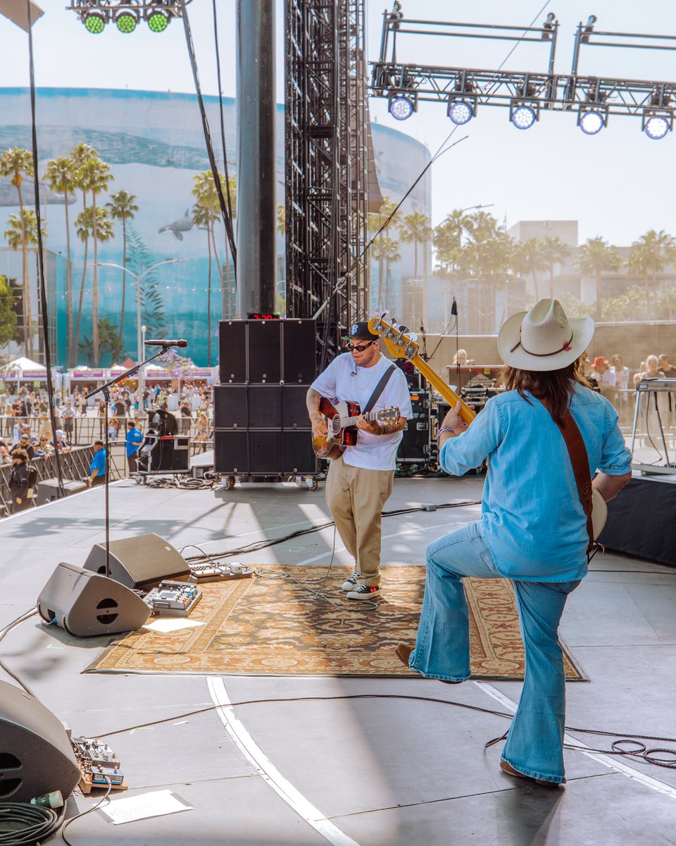 calivibesfest's tweet photo. "Come away, come away... to a place where the sand meets the sea..." 🌊🌴 #LBC @RomeRamirez #CaliVibes25 #Rome #CannabisTree https://t.co/U1zZr7eFcx