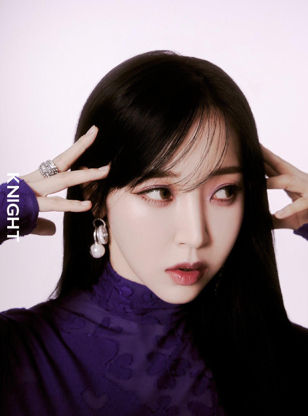 문별 Moonbyul - 문별 Moonbyul added a new photo.