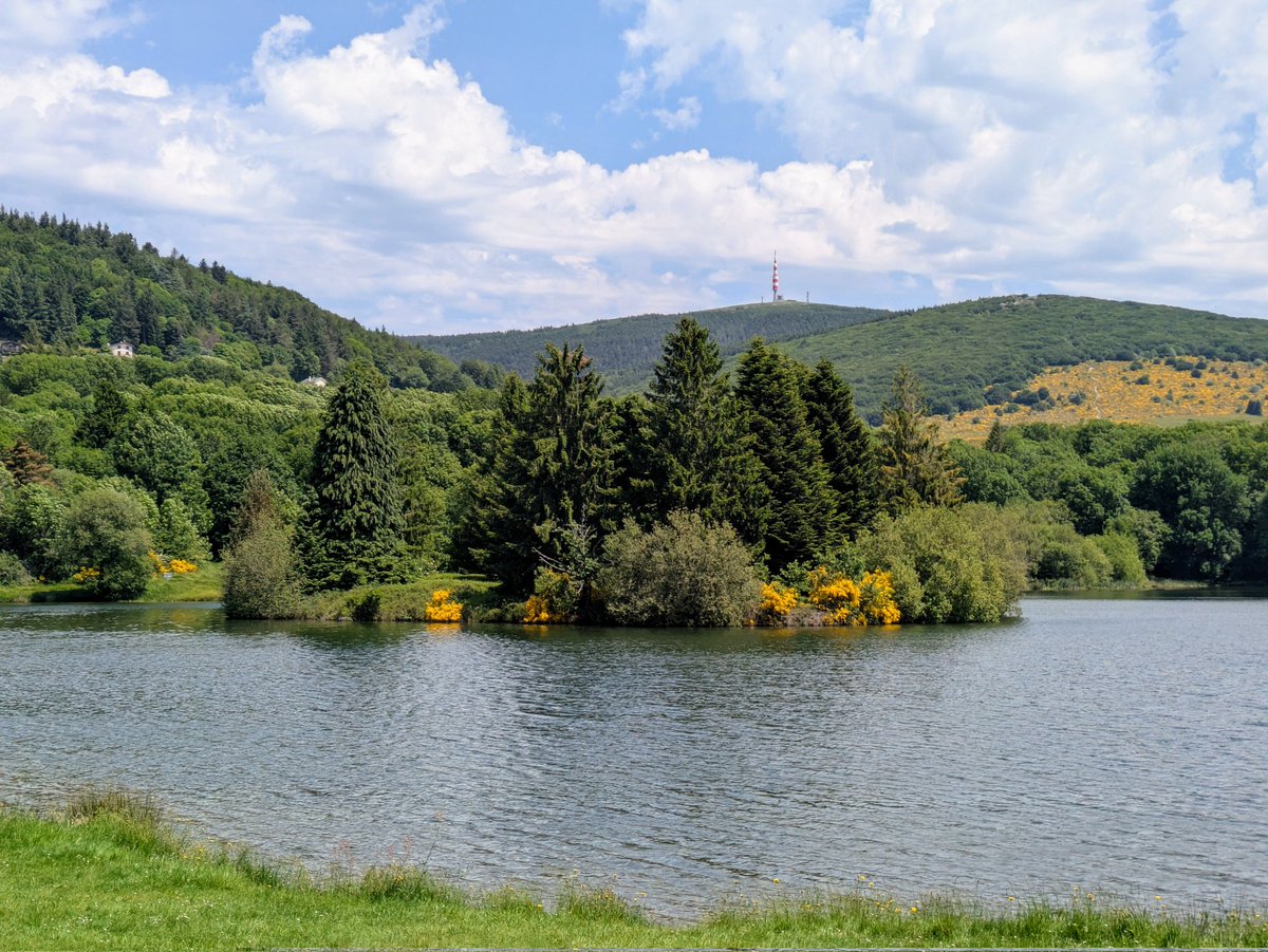 #BaladeSympa au Pic de Nore, point le plus haut de la Montagne Noire 1211m) une vue panoramique à 360° 👍🏃#aude #occitanie #MagnifiqueFrance