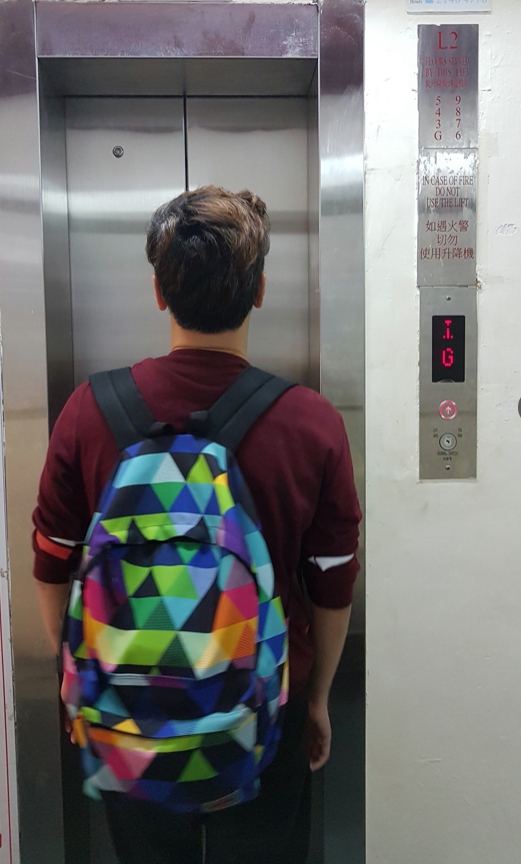 pises's tweet image. เมื่อฉันจะเข้าลิฟต์ในตึกที่ฮ่องกง