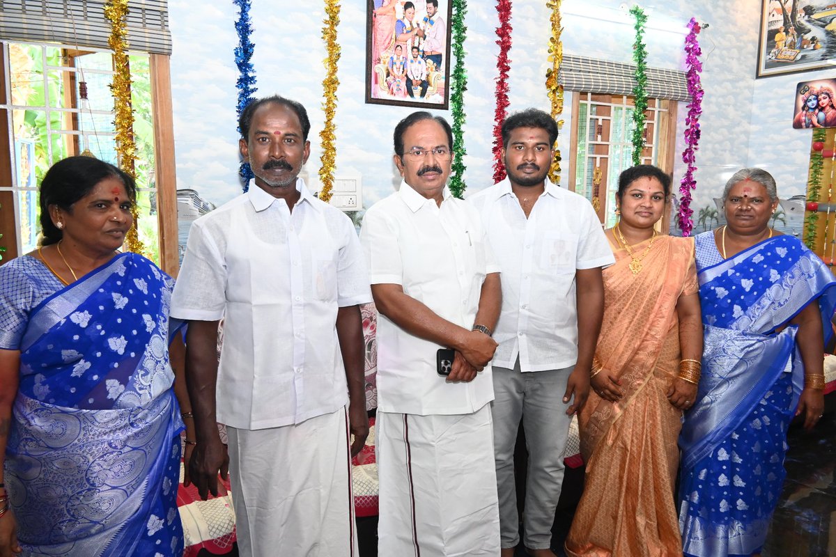 சேலம் மத்திய மாவட்டம் ஓமலூர் கிழக்கு ஒன்றியம் மாணவரணி துணை அமைப்பாளர் திரு.சத்திய பிரபு அவர்களின் திருமணம் மற்றும் ஒன்றிய தொழிலாளர் அணி துணை அமைப்பாளர் திரு.மோகன்ராஜ் அவர்களின் வளைகாப்பு நிகழ்ச்சியில் கலந்து கொண்டு வாழ்த்தினேன்.