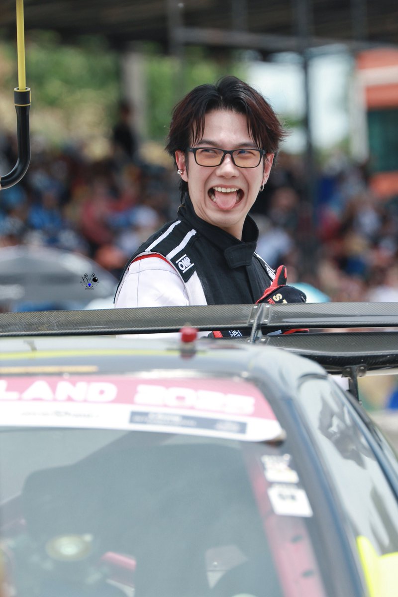 ทำหน้าอะไรของเขา

BUILD DRIFT CAR SHOW
#HappyBuildOnTrack
#BuildJakapan 
<a href="/JakeB4rever/">BIU.</a>