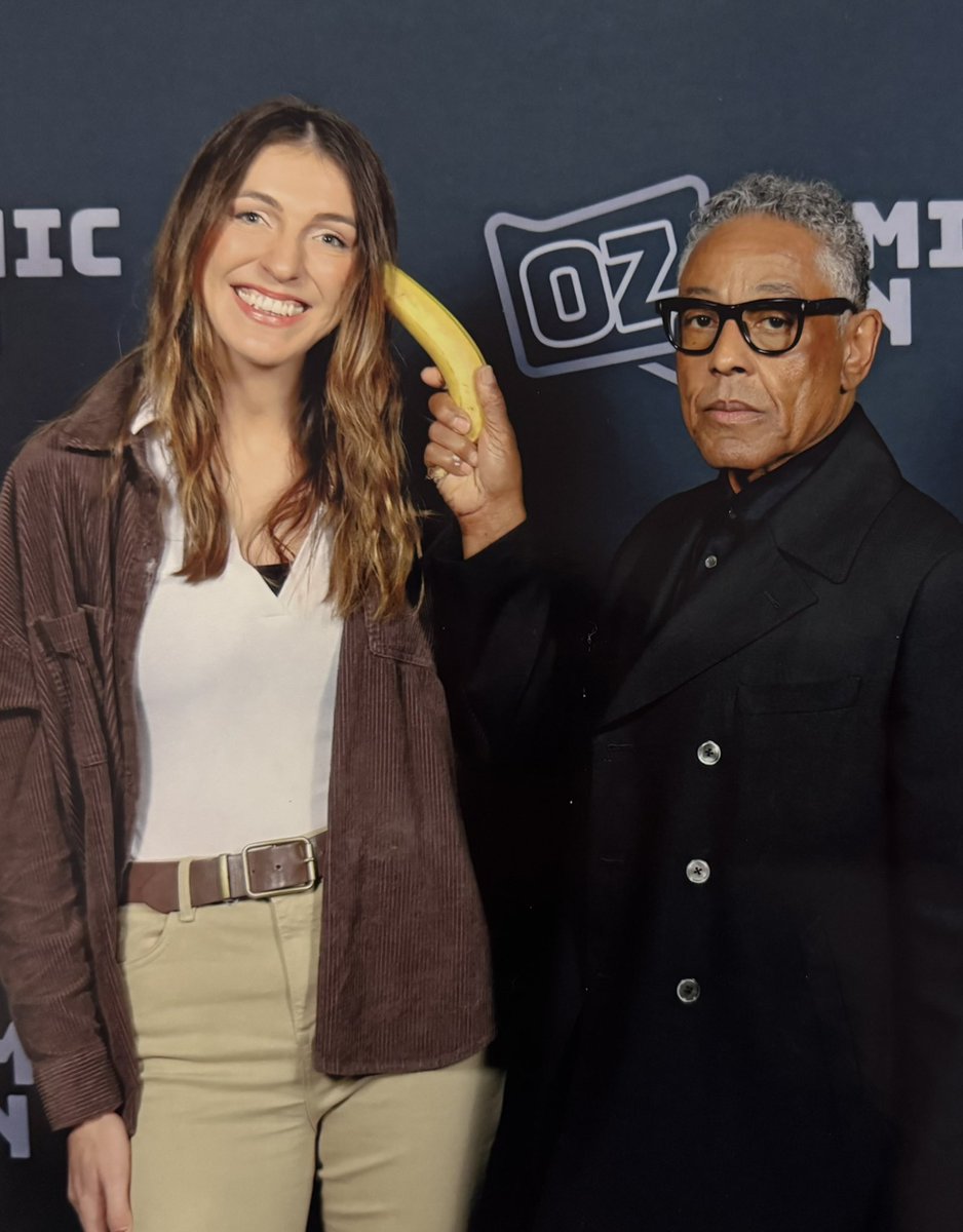 I got another photo with Giancarlo Esposito and the conversation went like this

me: hey 10 years ago I got a photo of you pretending a banana was a gun, do you remember me?

Giancarlo: of course I remember you

me: shit you’re a good actor