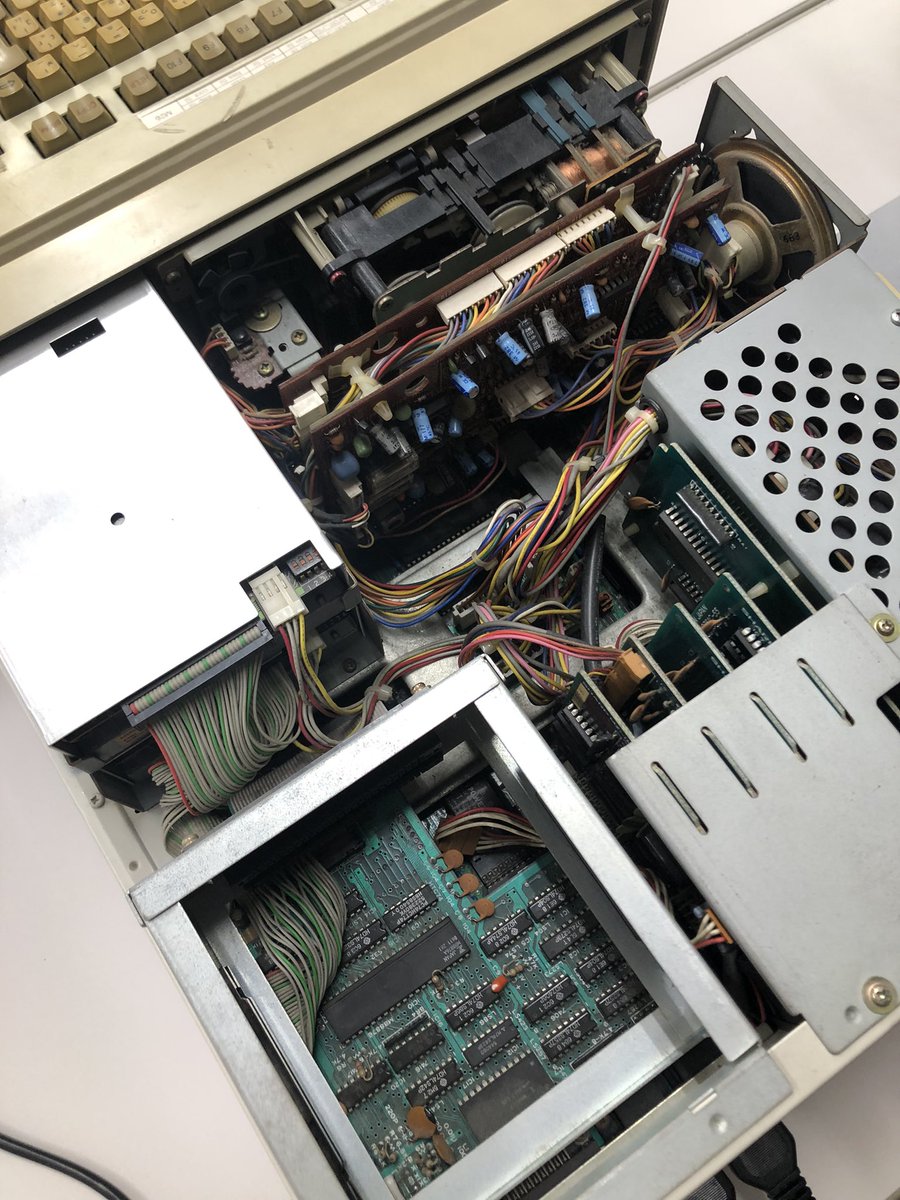 MZ-2531の本体ねじ締め忘れて来たので、適当なタイミングで臓物オープン。
#RPFF2025