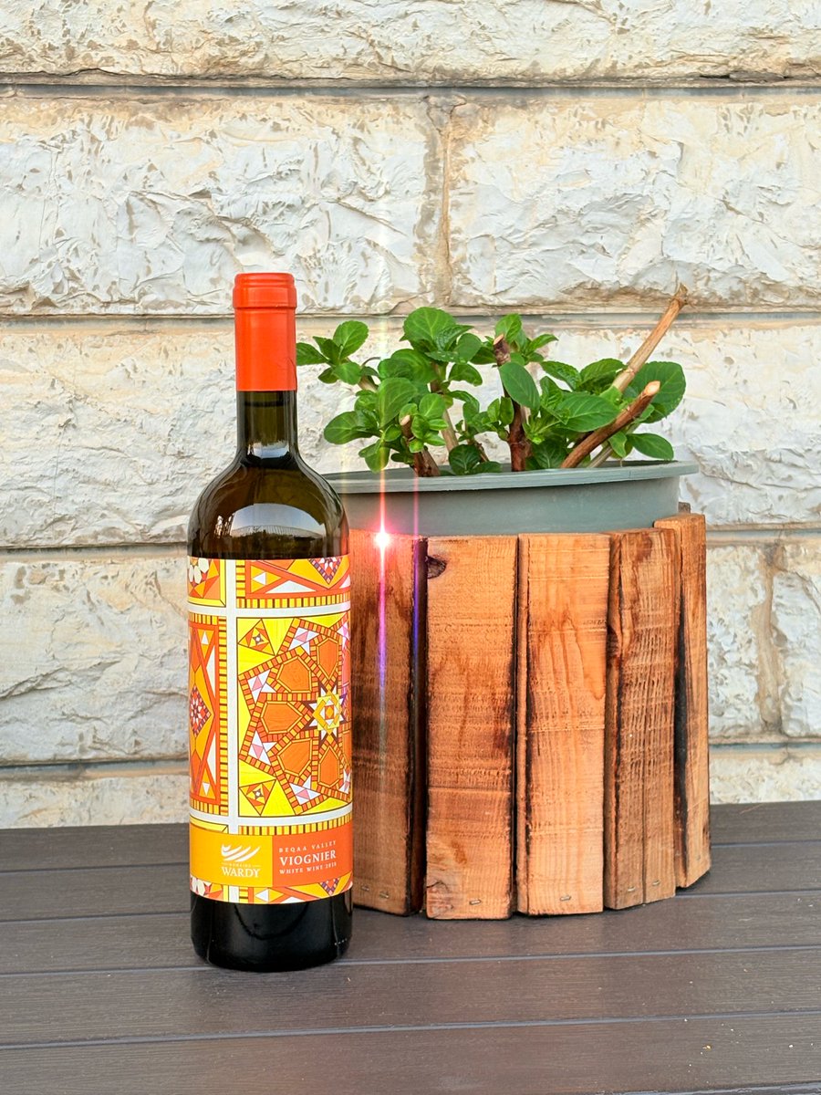 domainewardy's tweet photo. Beqaa Valley Viognier 

Domaine Wardy - Bottled Harmony 
.
#domainewardy #bottledharmony #wine #whitewine #viognier #sustainablewine #veganwine #awardwinningwine #finewine #lebanesewine #zahle #beqaa #lebanon #familybusiness #drinkresponsibly #cheers https://t.co/SXu9vaXpZ8