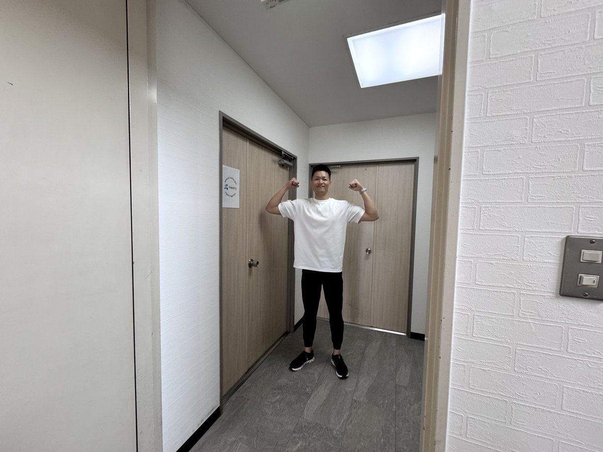 ほぼ週一通っているパーソナル
ガッツポーズ取っているのがトレーナーです！

食事制限して、多少は痩せないとダメやな🤣