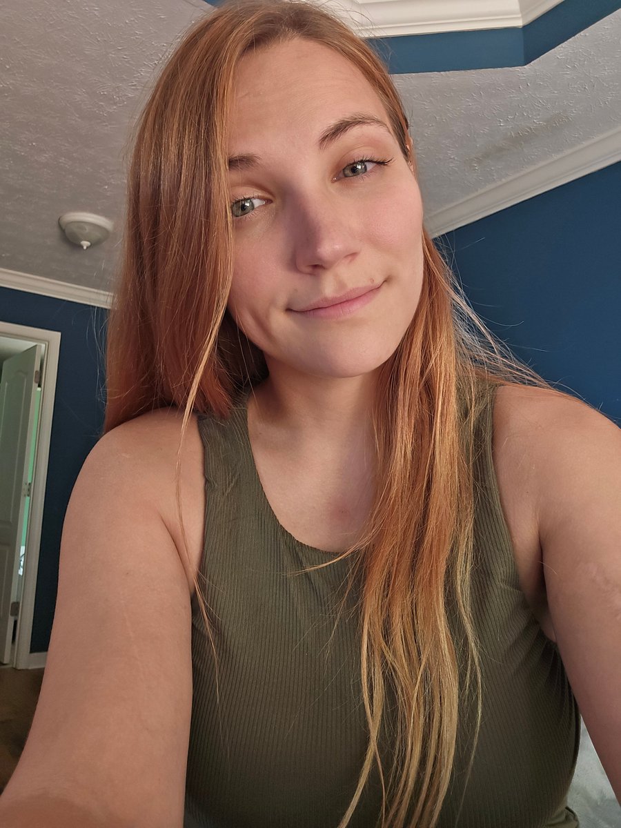 jennyhere_99's tweet photo. Say "hi honey" if you’d skip lunch and come for dessert 😻🥵 https://t.co/62qh8OF5UO