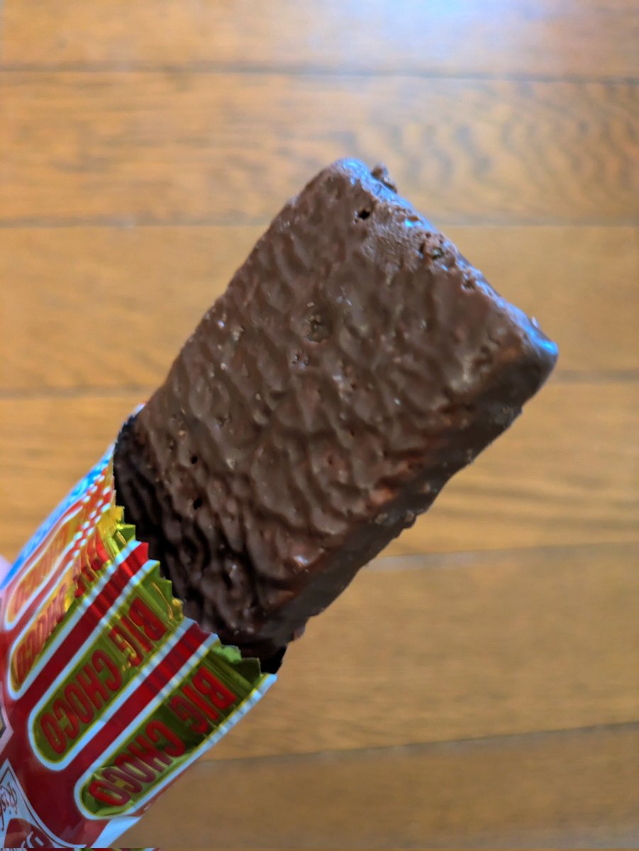 スーパーBIGチョコ🍫
懐かしい〜〜
これ美味しいよね🤤
BIGだと得した感じする🤣