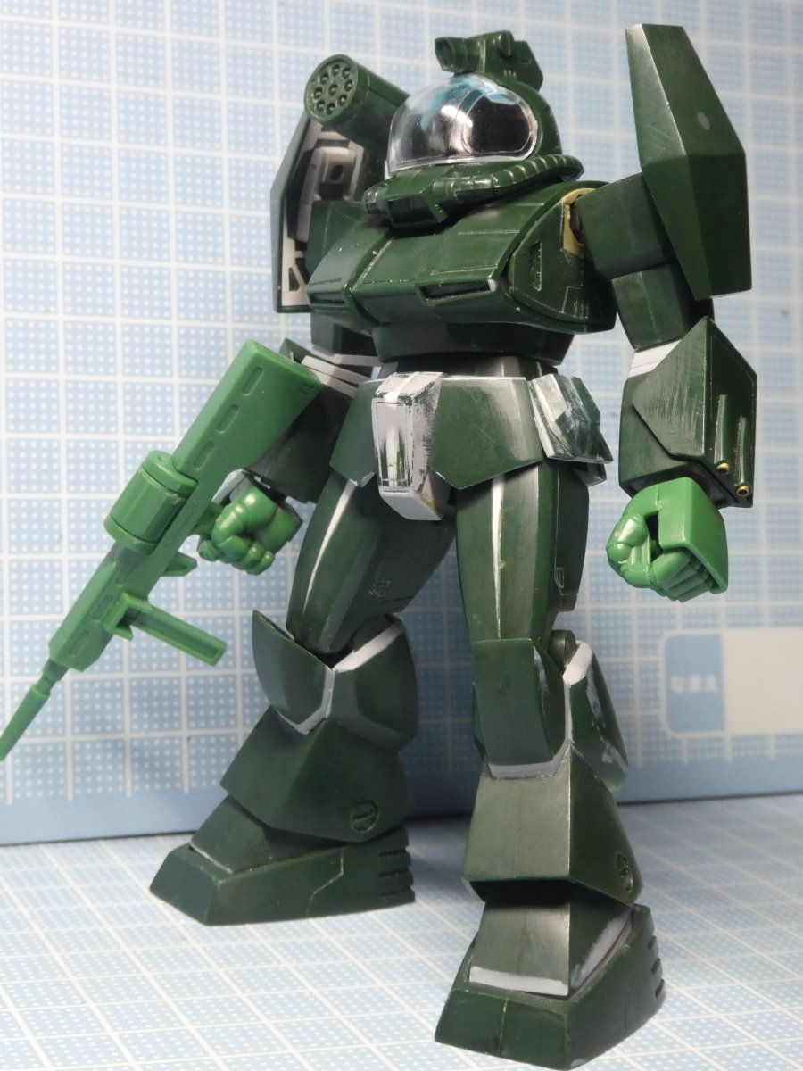 Yuji4096's tweet image. 足首はボールジョイント接続
足の甲とソール部で切り離して可動軸新造
つま先を約2㎜ほど短くして
目立たない足裏で彫りの練習
#ソルティック
#ラウンドフェイサー
#ダグラム