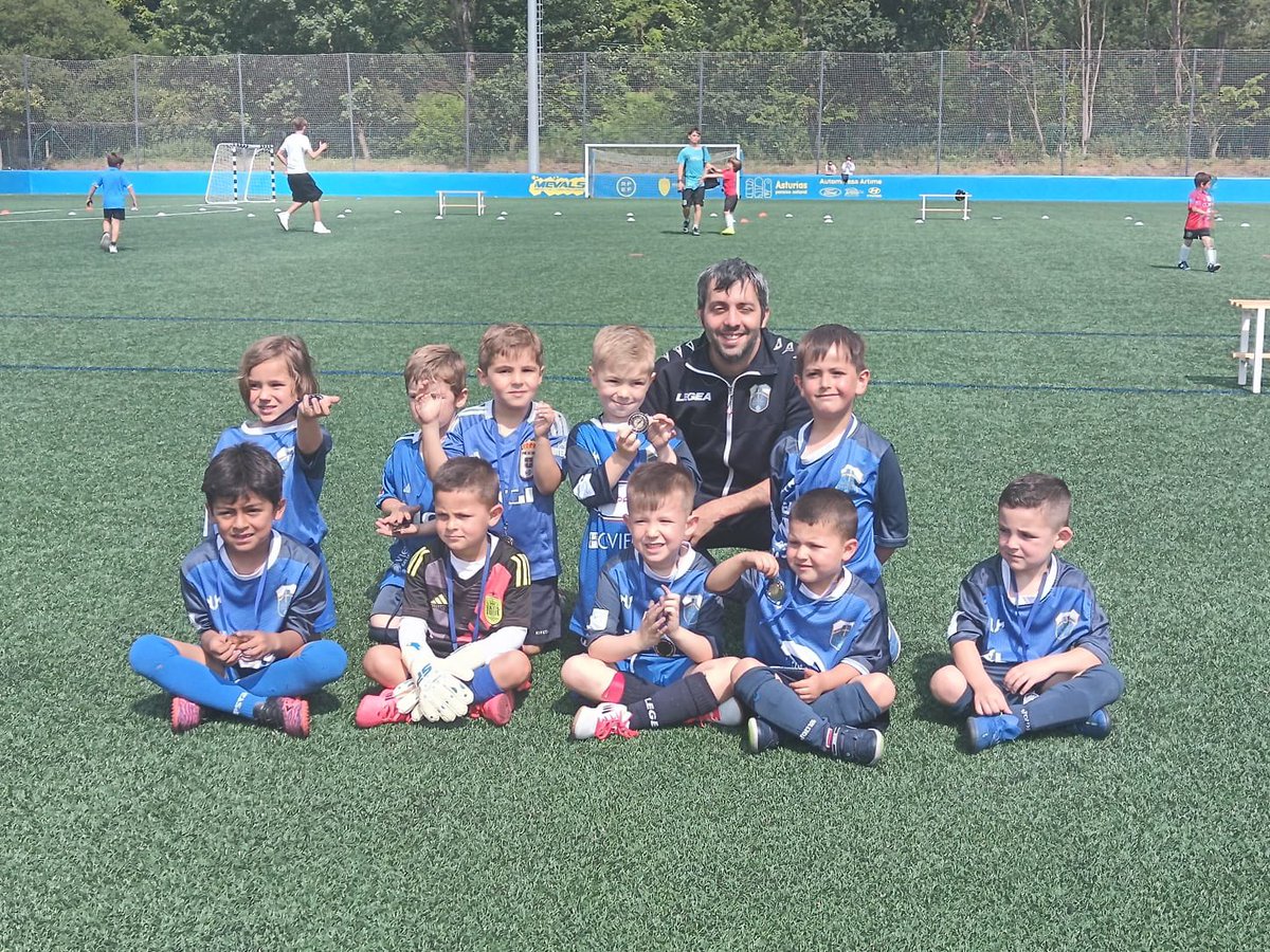 Ayer, los chicos del #EFOVminibenjamín se lo pasaron en grande en el #TorneoChupetín en #TudelaAgüeria #EFOVtemporada2425 #PasiónAzul