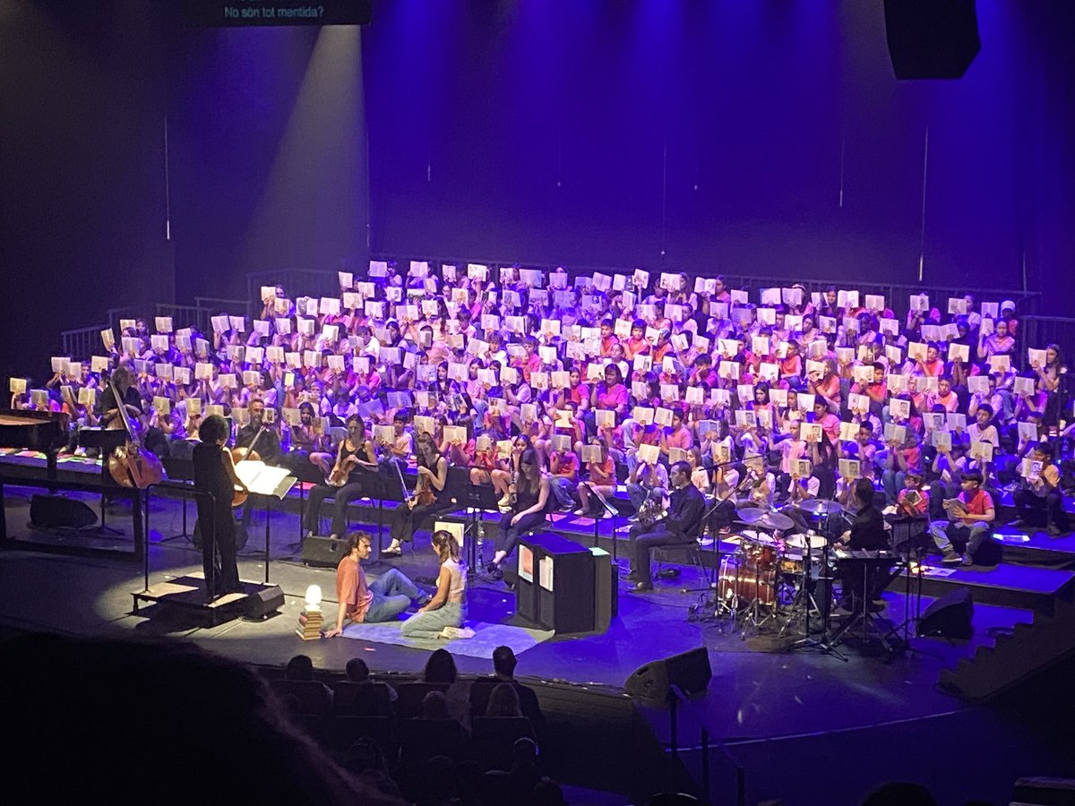 🎮👀 Ahir vam participar a la Cantània “REAL” i encara estem emocionats! 🎶💜
Una experiència musical que ens fa reflexionar sobre el món virtual, les xarxes i la importància de viure el moment real 🌍✨
Gràcies @teatreauditoridegranollers!
#CantàniaREAL #MúsicaAmbValors