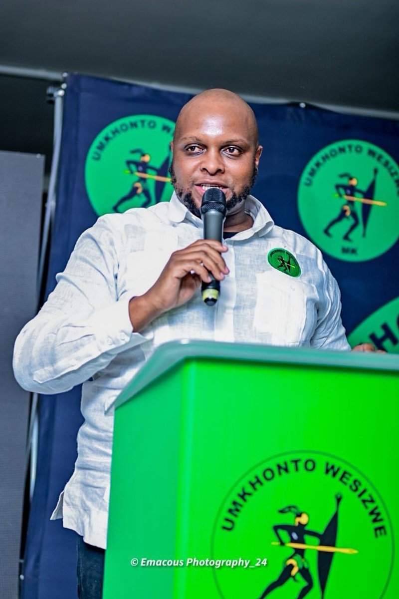 MfanaWaMoAfrica's tweet photo. Difference between Julius, Cyril, &amp; Floyd.

JULIUS 
1. Political understanding 
2. Driven by anger
3. Lacks maturity or good leadership character.

CYRIL
1. Zero political understanding 
2. Matured

FLOYD
1. Political understanding 
2. Matured
3. National economic understanding https://t.co/WzZD7z62sD