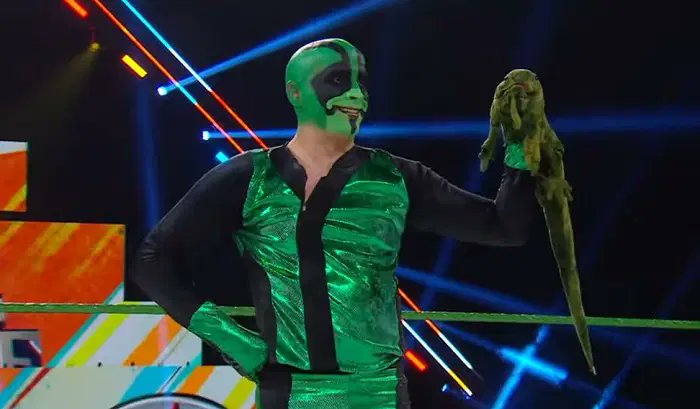 _Mkahuna_'s tweet photo. @MrSantiZap This isn’t about MITB. But Mr. Iguana is my new favorite luchador, dare say my new favorite professional wrestler. This man and his stuffed iguana need to be protected at all costs. https://t.co/GlYQSpSYQi
