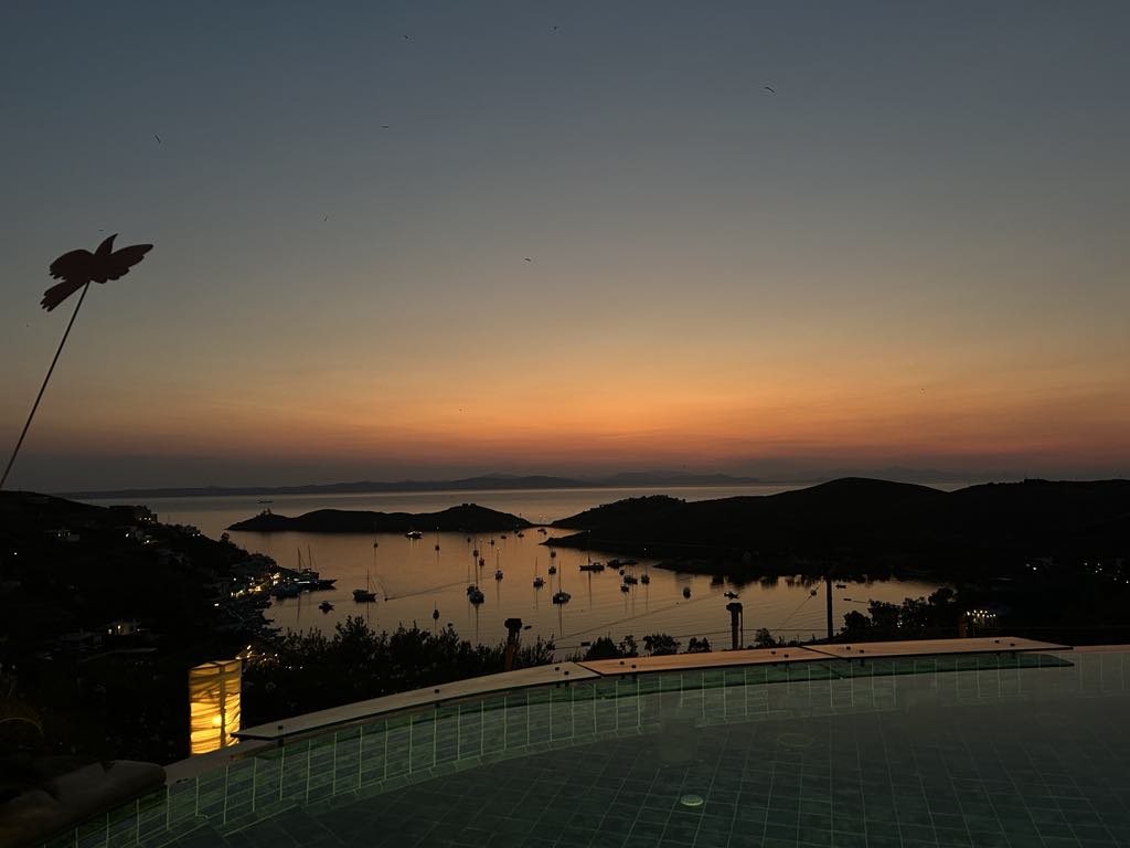 Gm Gm !
Don't forget to touch some grass.