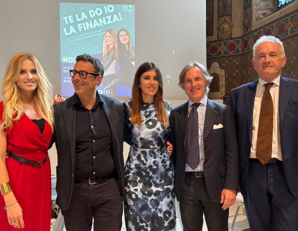 📊 Sabato di educazione finanziaria, proposte,analisi e sorrisi! 

🎧 Il podcast"Te la do io la finanza!" al Borgogna Summit del <a href="/CsbBorgogna/">Centro Studi Borgogna</a> 

🎙Con la co-autrice del podcast <a href="/ValenassiMentin/">Valentina Menassi</a> l'Economista Dario Baudo,Antonello Sanna-SCM Capital Management Sim e <a href="/Fabrizio20Miles/">Fabrizio Ventimiglia</a>